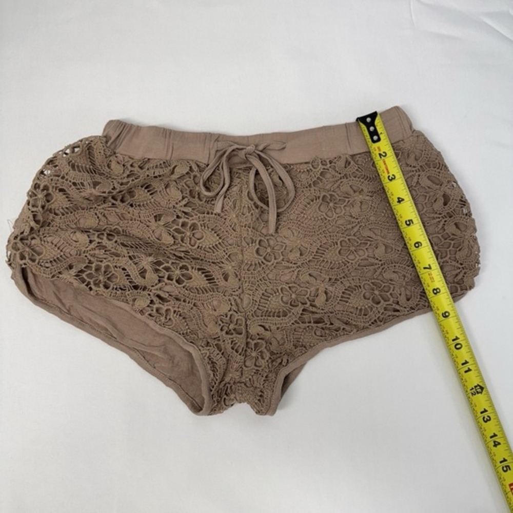 POL Women's Lace Floral Open Knit Crochet Micro Shorts Small Beige - Picture 5 of 6
